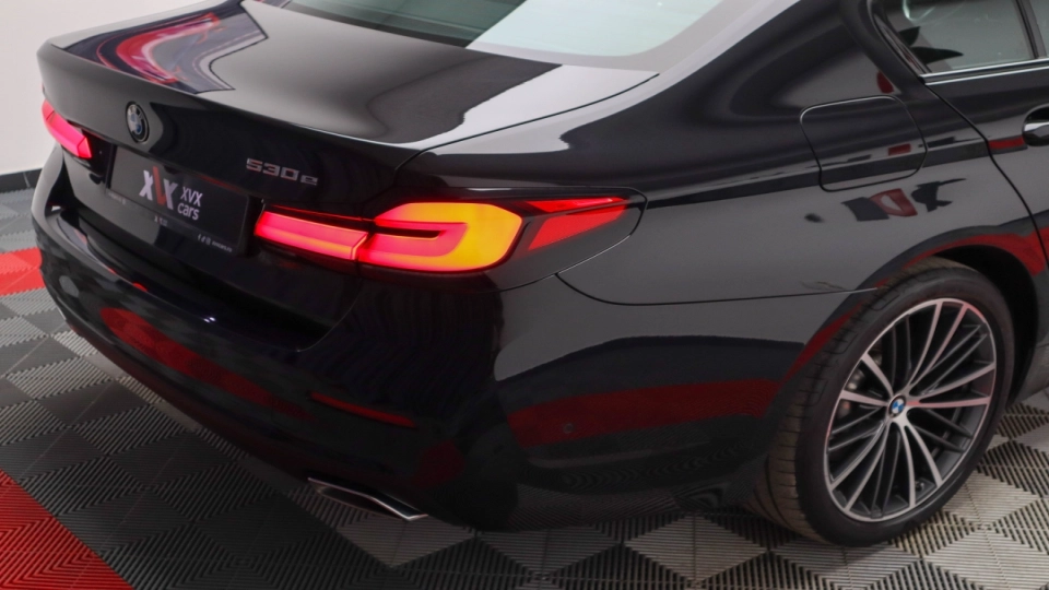 BMW 530e Assisted Driving Interior Confort Ventilatie Faruri Laser - imaginea 22