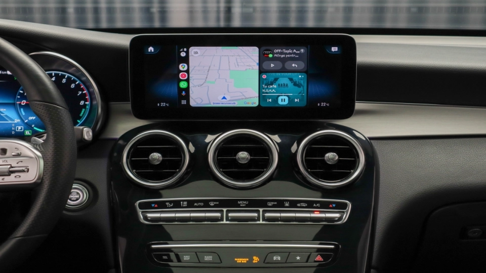 Mercedes GLC 300e AMG Burmester Ambientale Panoramic - imaginea 38