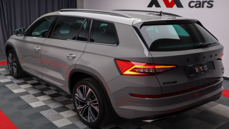 Skoda Kodiaq VRS 4x4 2.0 BiTDI 240cp Cockpit Canton DCC Camera spate - imaginea 14