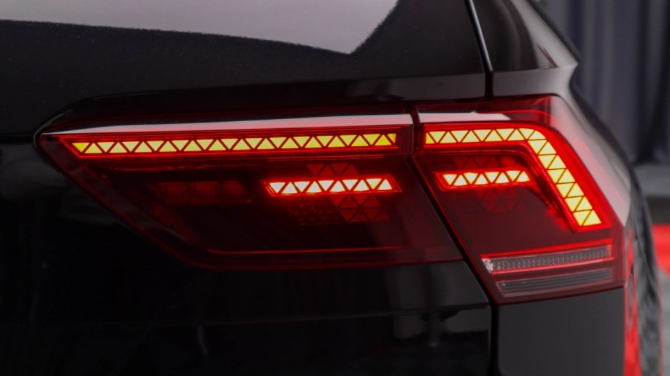 VW Tiguan 2.0 TDI DSG LaneAss BlindSpot Parktronic Cockpit Masaj ACC - imaginea 14