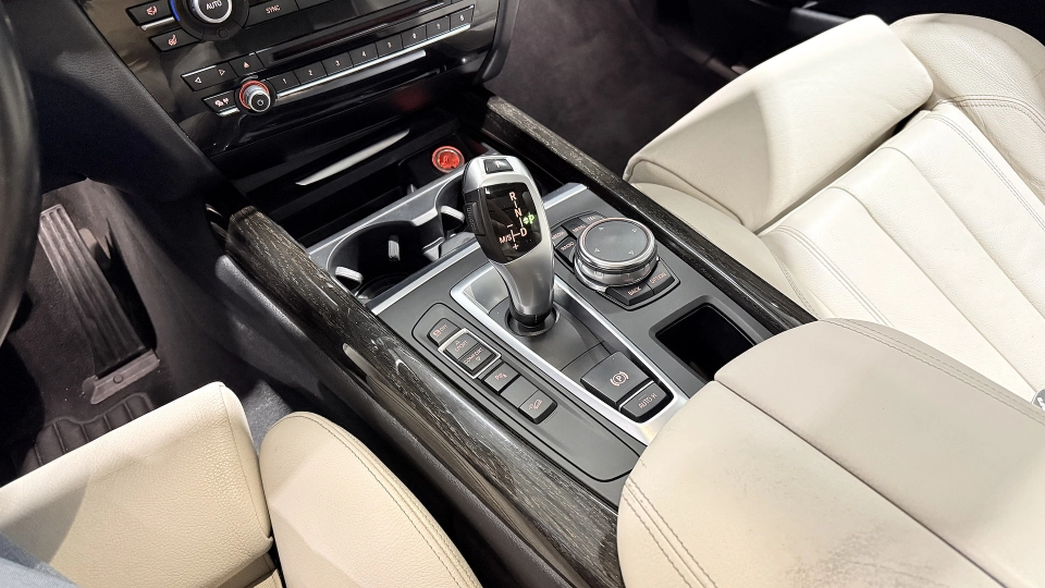 BMW X5 30d XDrive - Interior alb - Panoramic - Navi - Ambientale - imaginea 23
