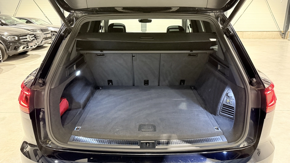 VW Touareg eHybrid Ventilatie Panoramic IQ Light Keyless Carlig 360 - imaginea 17