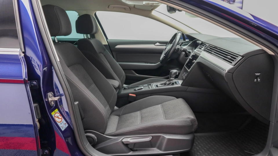 Volkswagen Passat R-Line 2.0 TDI DSG LED ACC Cockpit Navigatie Camera - imaginea 25