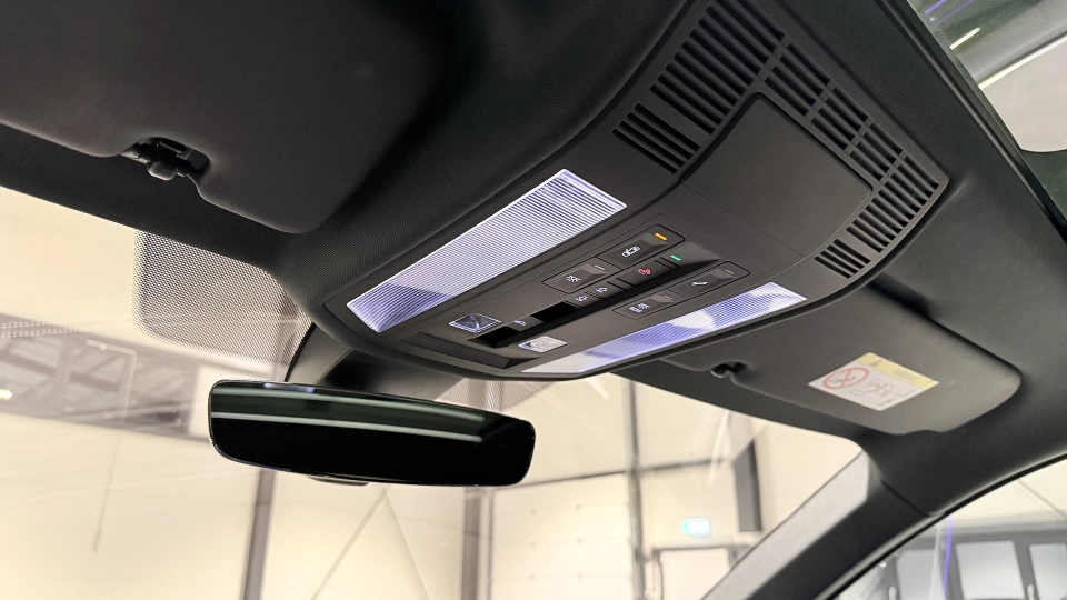VW Touareg eHybrid Ventilatie Panoramic IQ Light Keyless Carlig 360 - imaginea 40