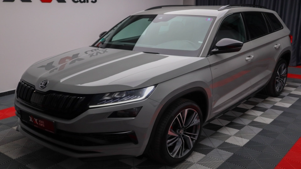 Skoda Kodiaq VRS 4x4 2.0 BiTDI 240cp Cockpit Canton DCC Camera spate - imaginea 4