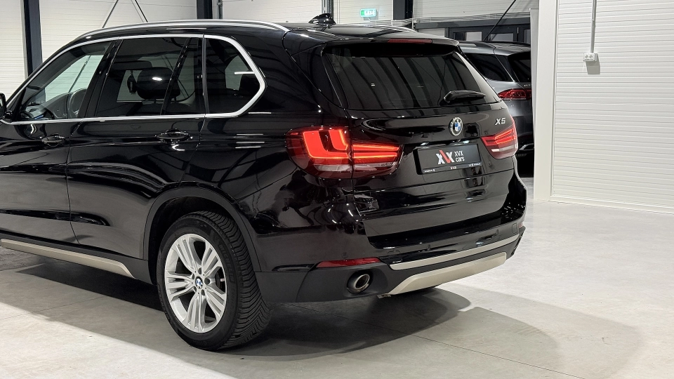 BMW X5 30d XDrive - Interior alb - Panoramic - Navi - Ambientale - imaginea 11