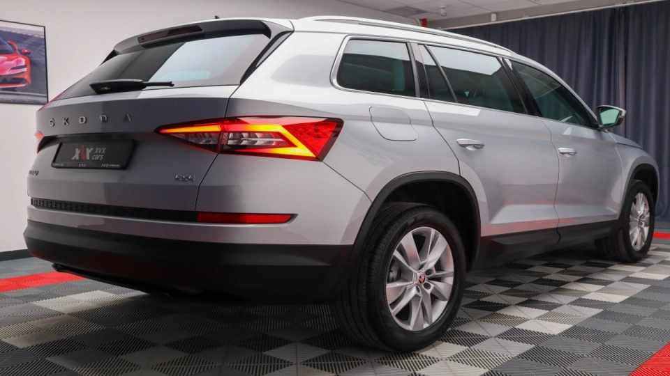 Skoda Kodiaq Estate 2.0 TDI DSG 4x4 Panoramic Keyless Go/Entry Canton - imaginea 9