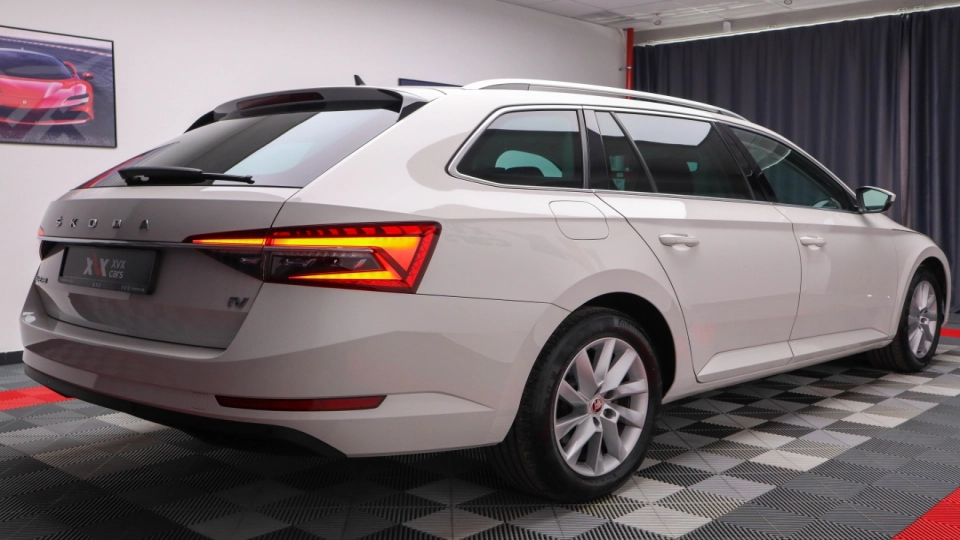 Skoda Superb PlugIn Hybrid DSG MatrixLED ACC KeylessGo Cockpit - imaginea 19