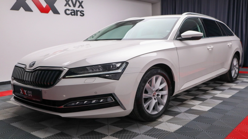 Skoda Superb PlugIn Hybrid DSG MatrixLED ACC KeylessGo Cockpit - imaginea 9