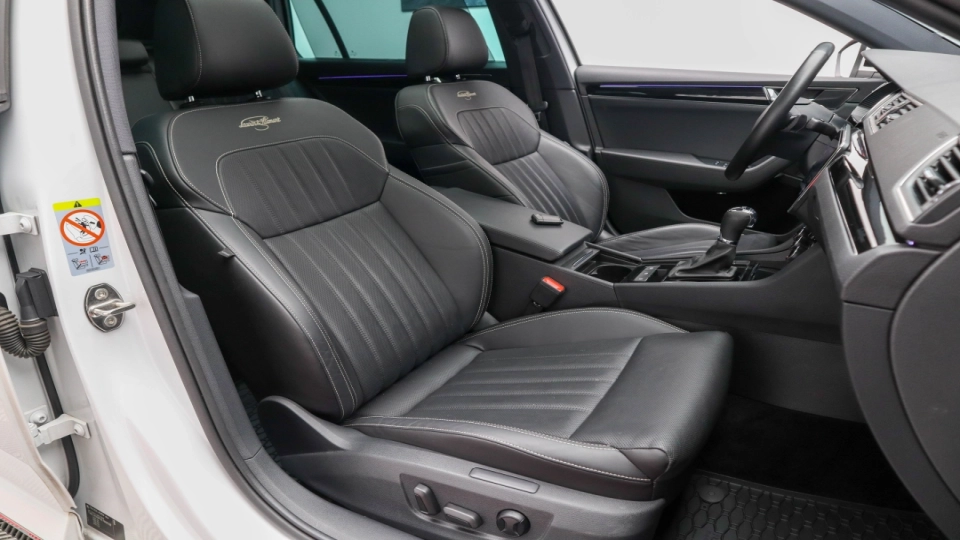 Skoda Superb Combi DSG PlugIn Pano Ventilatie Masaj Keyless ACC Matrix - imaginea 23