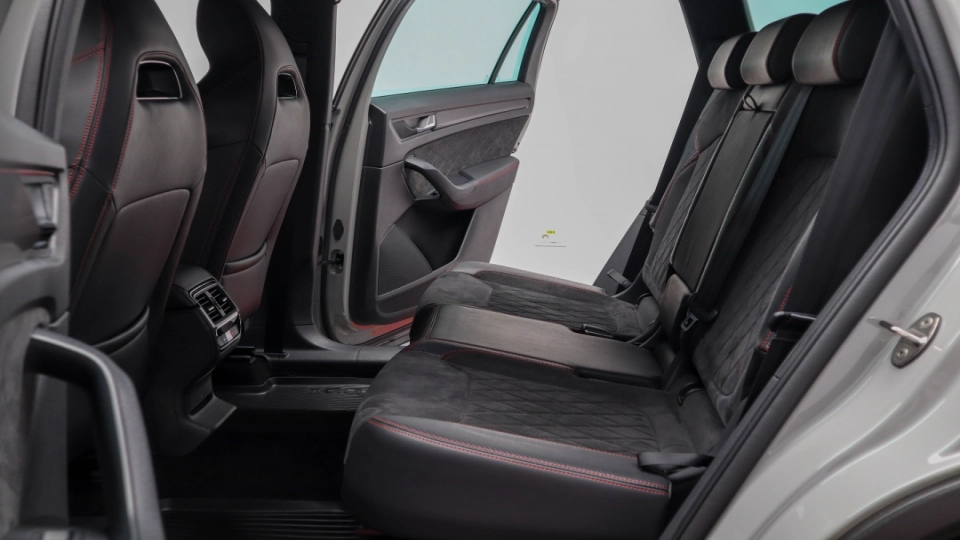 Skoda Kodiaq VRS 4x4 2.0 BiTDI 240cp Cockpit Canton DCC Camera spate - imaginea 20