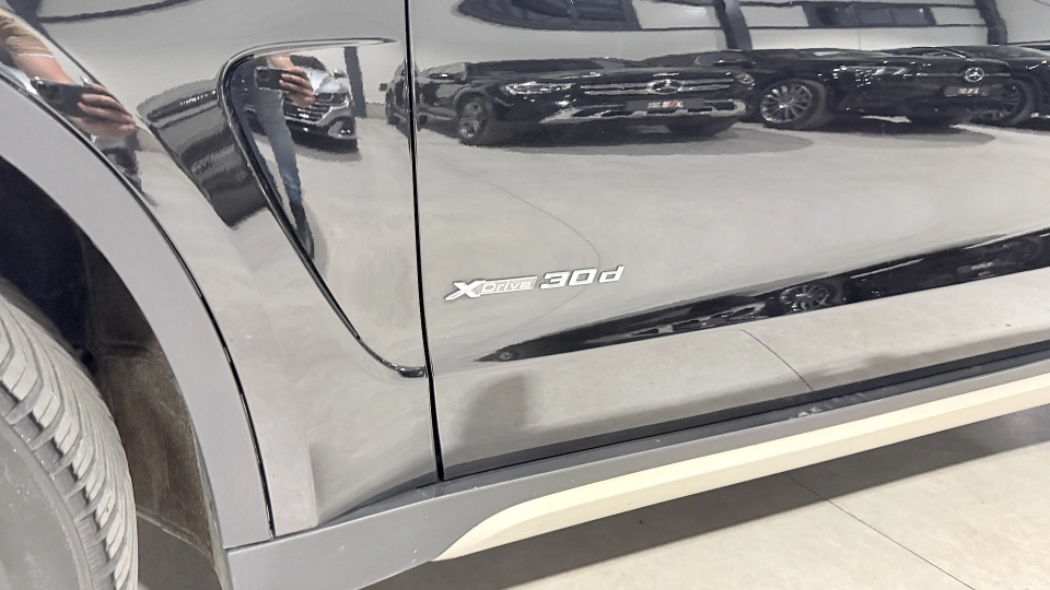 BMW X5 30d XDrive - Interior alb - Panoramic - Navi - Ambientale - imaginea 18