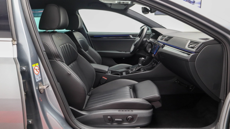 Skoda Superb Combi PlugIn DSG Laurin&Klement Matrix Webasto Ambientale - imaginea 25