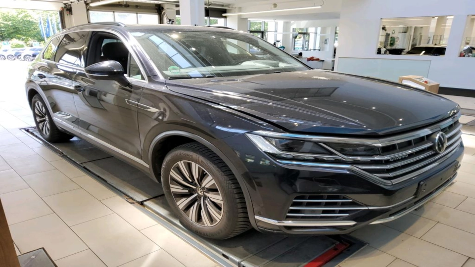 VW Touareg eHybrid Masaj Ventilatie Panoramic IQ Light Keyless Carlig - imaginea 2