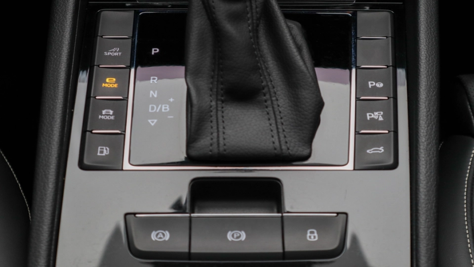 Skoda Superb Combi PlugIn DSG Laurin&Klement Matrix Ambientale - imaginea 34