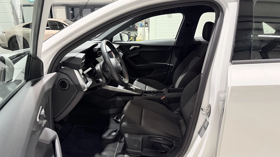 Audi A3 35 TFSI Manual Senzori spate - imaginea 7
