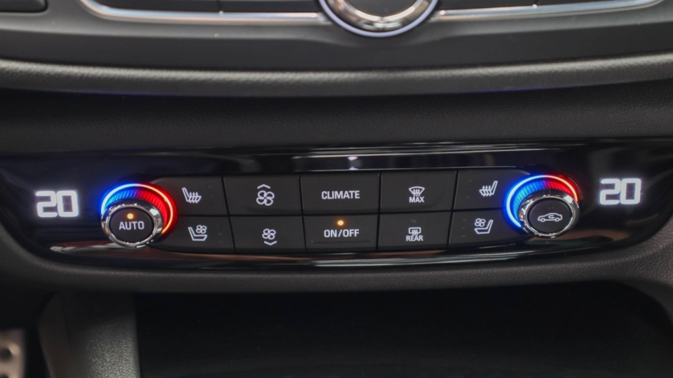 Opel Insignia 2.0 GSI 4x4 Navi Brembo LED ACC HeadUp Ventilatie Bose - imaginea 31
