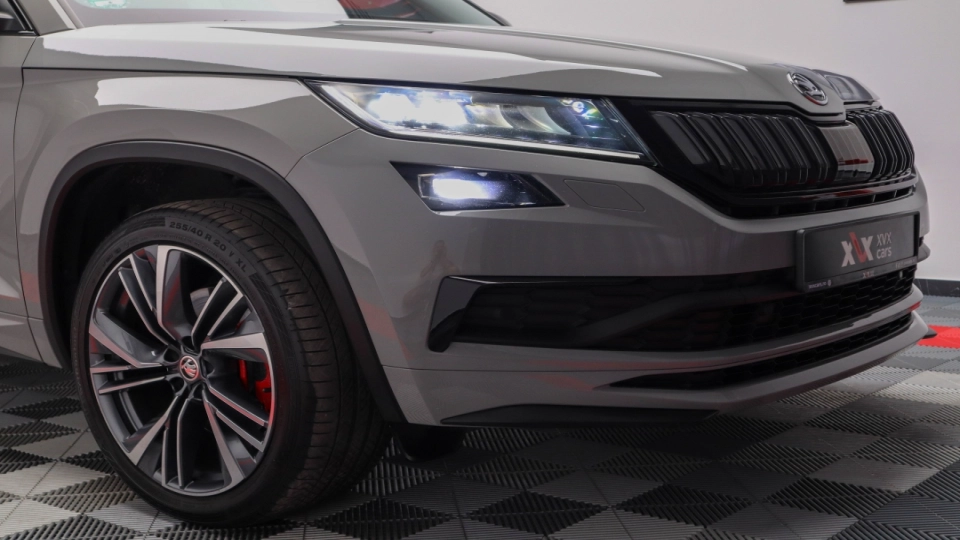 Skoda Kodiaq VRS 4x4 2.0 BiTDI 240cp Cockpit Canton DCC Camera spate - imaginea 9