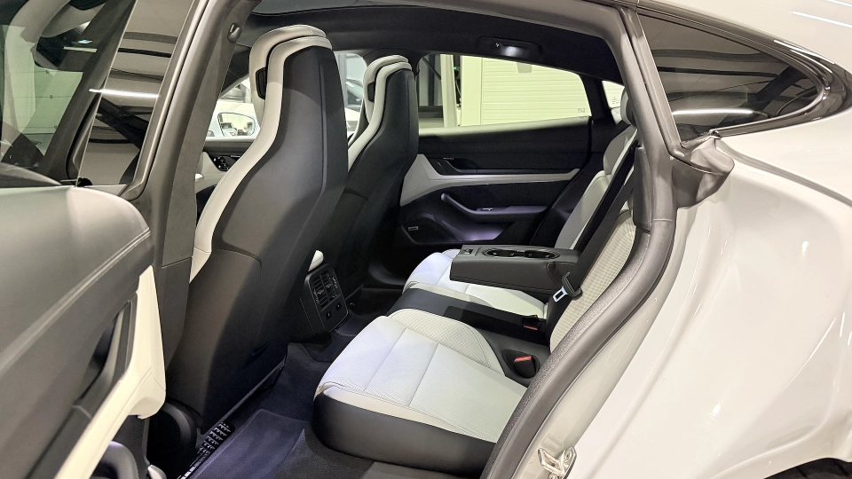 Porsche Taycan Turbo Sport Trapa Ventilatie 360 Matrix Manufaktur - imaginea 25