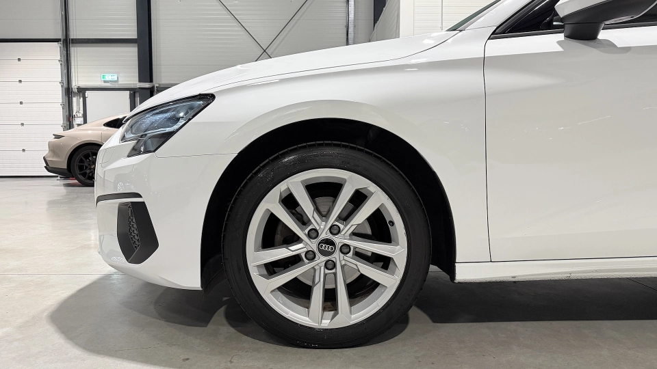 Audi A3 35 TFSI Manual Senzori spate - imaginea 17