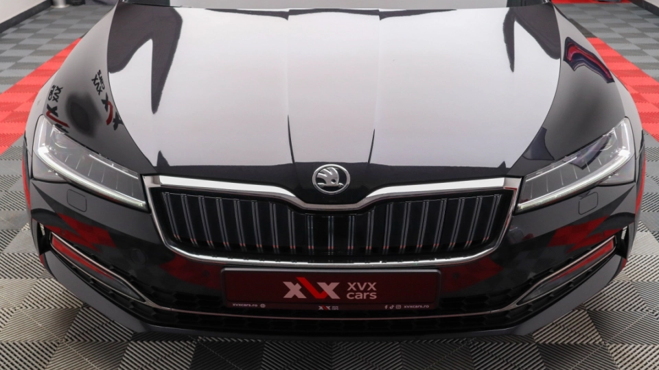 Skoda Superb Combi PlugIn DSG Laurin&Klement Matrix Ambientale - imaginea 10