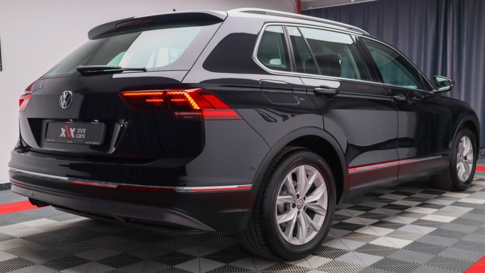 VW Tiguan 2.0 TDI DSG LaneAss BlindSpot Parktronic Cockpit Masaj ACC - imaginea 17