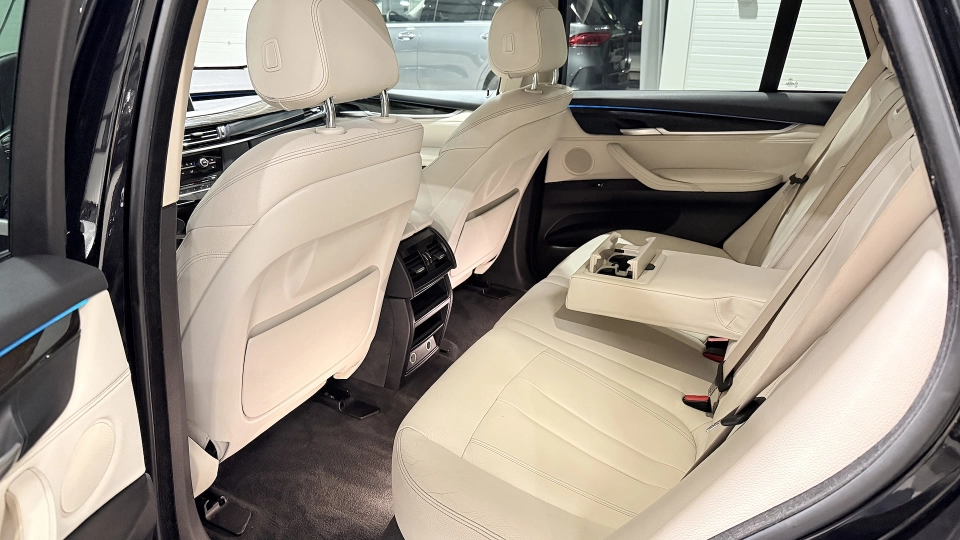 BMW X5 30d XDrive - Interior alb - Panoramic - Navi - Ambientale - imaginea 28