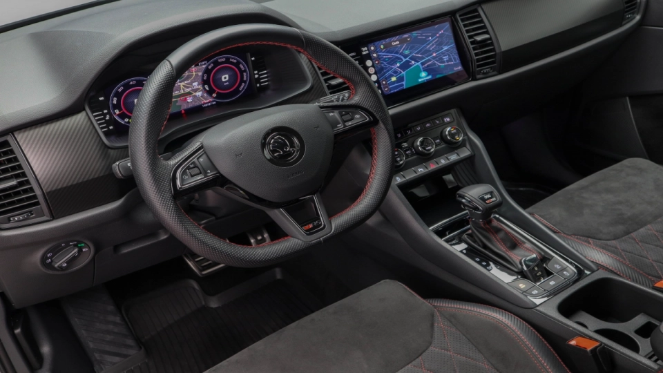Skoda Kodiaq VRS 4x4 2.0 BiTDI 240cp Cockpit Canton DCC Camera spate - imaginea 31