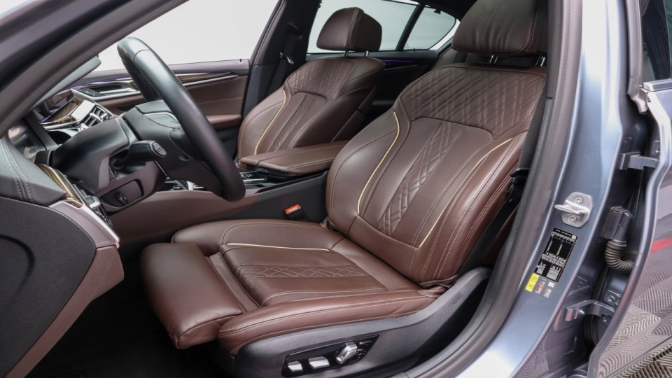 BMW Seria 530e Luxury Line Trapa Keyless Go/Entry PieleMaro Cockpit - imaginea 6