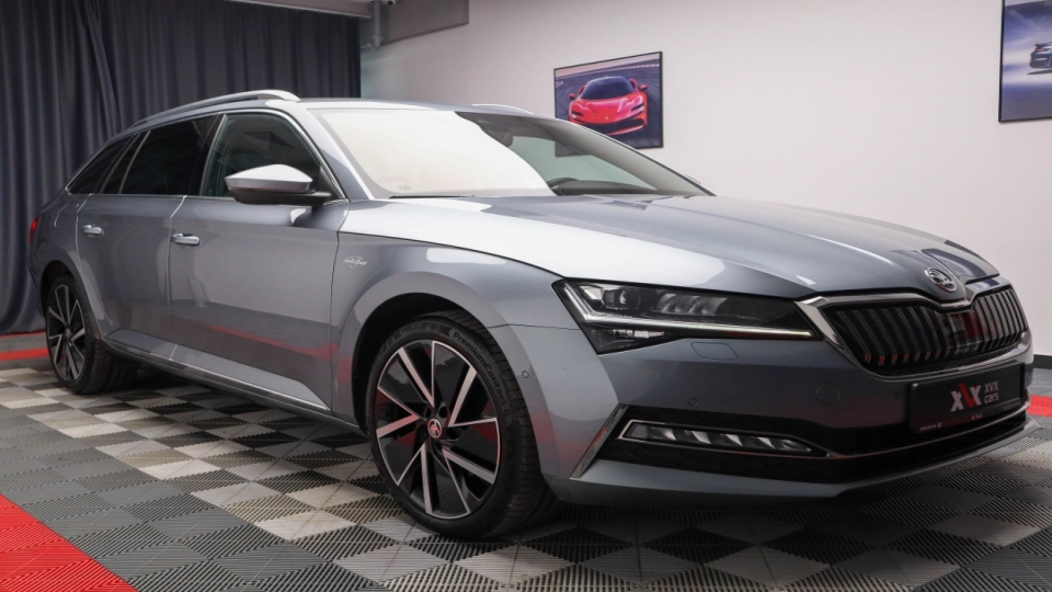 Skoda Superb Combi PlugIn DSG Laurin&Klement Matrix Webasto Ambientale - imaginea 11