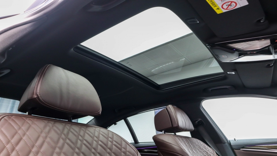 BMW Seria 530e Luxury Line Trapa Keyless Go/Entry PieleMaro Cockpit - imaginea 5