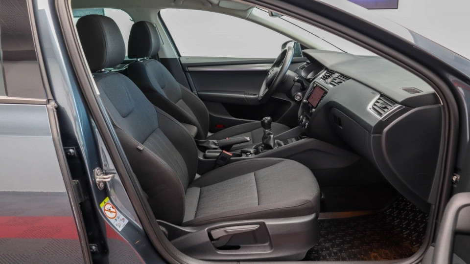 Skoda Octavia 1.5 TSI Style LED Android/Apple Keyless Lumini Ambient. - imaginea 15