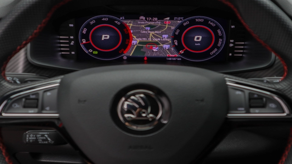 Skoda Kodiaq VRS 4x4 2.0 BiTDI 240cp Cockpit Canton DCC Camera spate - imaginea 23