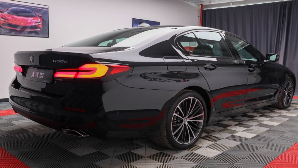 BMW 530e Assisted Driving Interior Confort Ventilatie Faruri Laser - imaginea 19