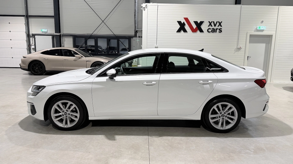 Audi A3 35 TFSI Manual Senzori spate - imaginea 11