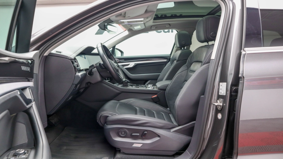 VW Touareg eHybrid Masaj Ventilatie Panoramic IQ Light Keyless Carlig - imaginea 23