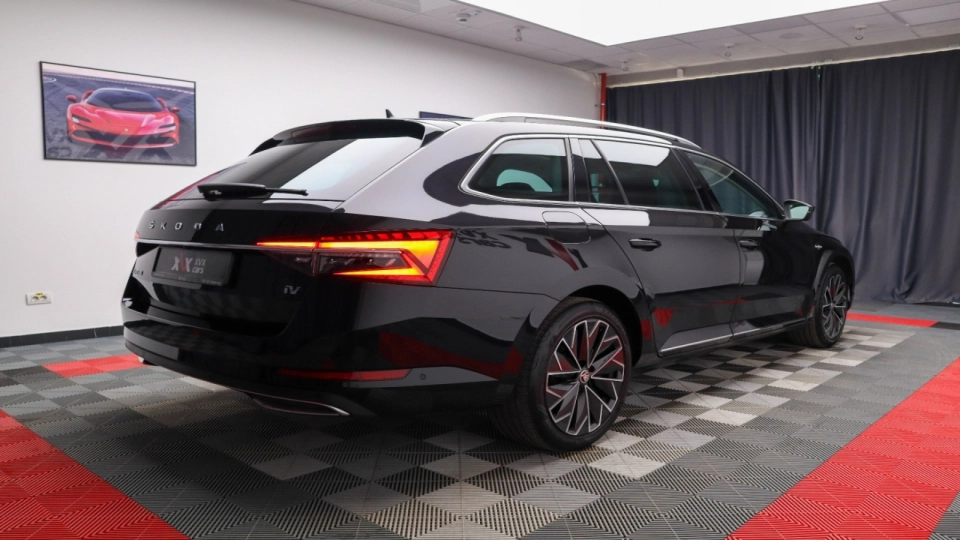 Skoda Superb Combi PlugIn DSG Laurin&Klement Matrix Ambientale - imaginea 6