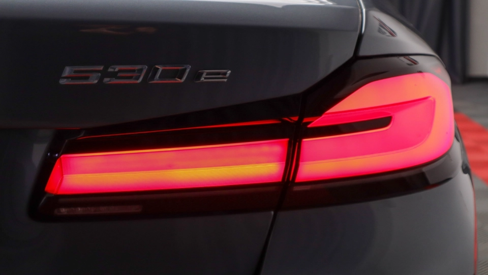 BMW Seria 530e Luxury Line Trapa Keyless Go/Entry PieleMaro Cockpit - imaginea 16