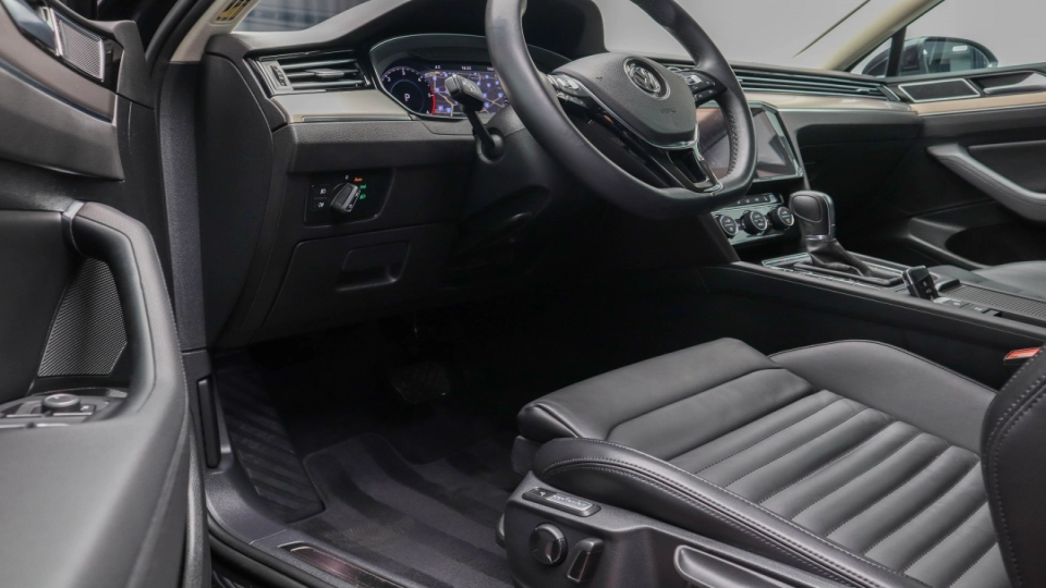 Volkswagen Passat 2.0 TDI DSG 4MOTION V.Cockpit Side/Lane Assist Masaj - imaginea 18