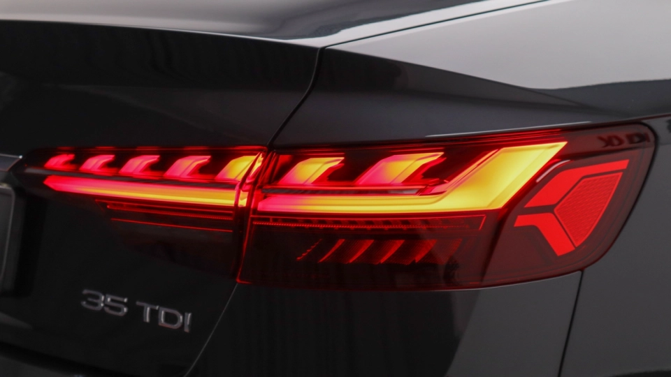 Audi A4 2.0 TDI S-tronic Advanced Camera Side Cockpit - imaginea 18