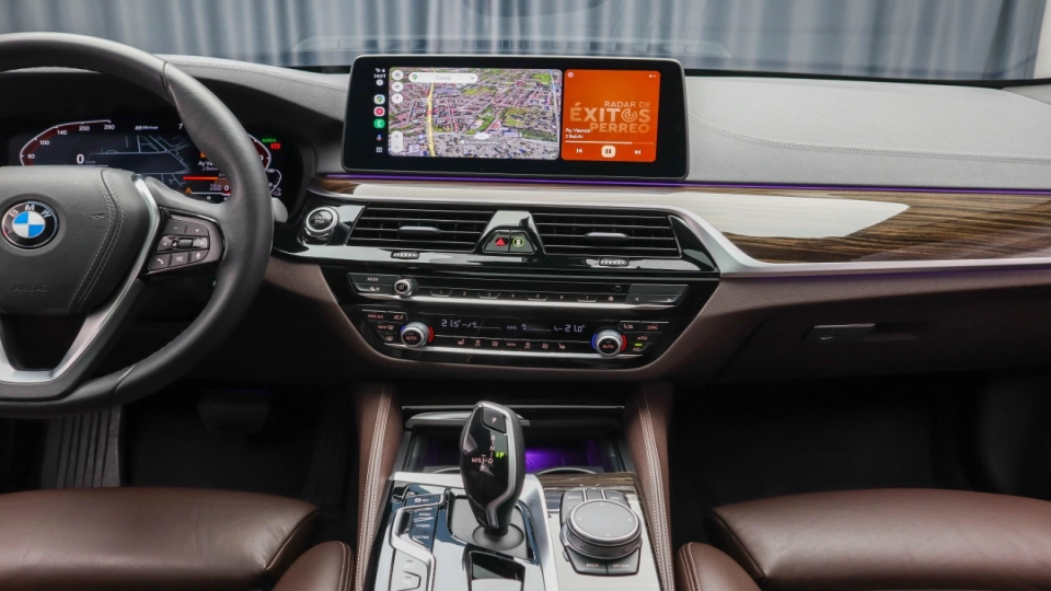 BMW Seria 530e Luxury Line Trapa Keyless Go/Entry PieleMaro Cockpit - imaginea 31