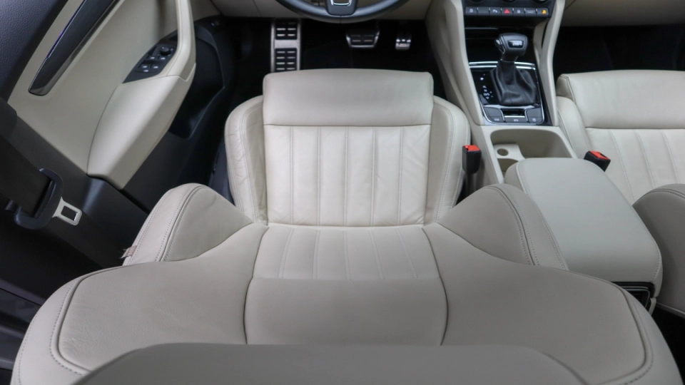 Skoda Karoq 1.5 TSI DSG Panoramic PieleCrem SideAss LED Ambientale - imaginea 26