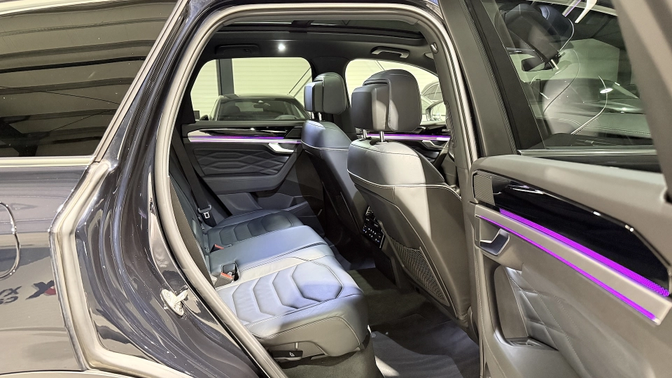 VW Touareg eHybrid Ventilatie Panoramic IQ Light Keyless Carlig 360 - imaginea 23