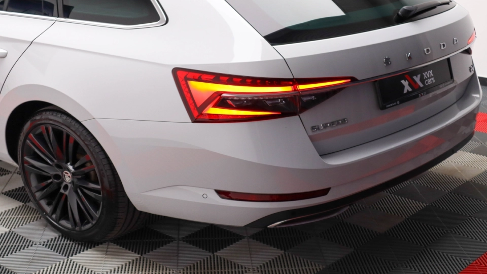 Skoda Superb Combi DSG PlugIn Pano Ventilatie Masaj Keyless ACC Matrix - imaginea 18