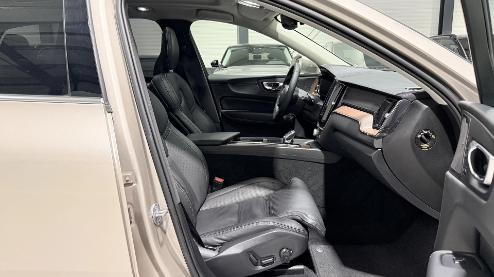 Volvo XC60 T8 Recharge Ultimate Ventilatie Masaj Camere 360 - imaginea 24