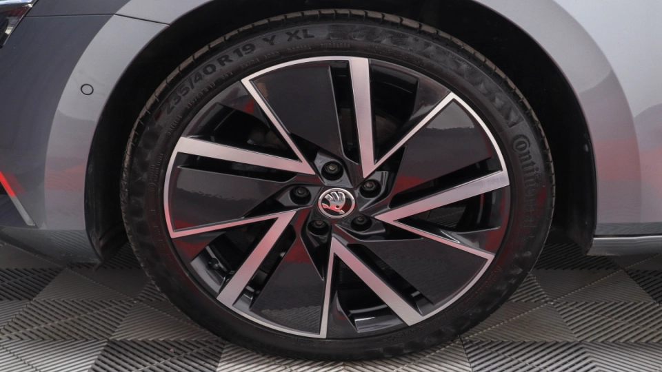 Skoda Superb Combi PlugIn DSG Laurin&Klement Matrix Webasto Ambientale - imaginea 12