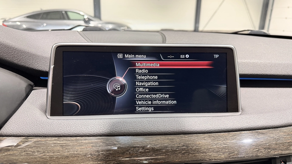 BMW X5 30d XDrive - Interior alb - Panoramic - Navi - Ambientale - imaginea 34