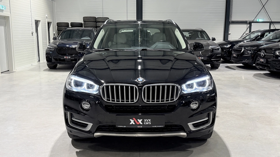 BMW X5 30d XDrive - Interior alb - Panoramic - Navi - Ambientale - imaginea 9
