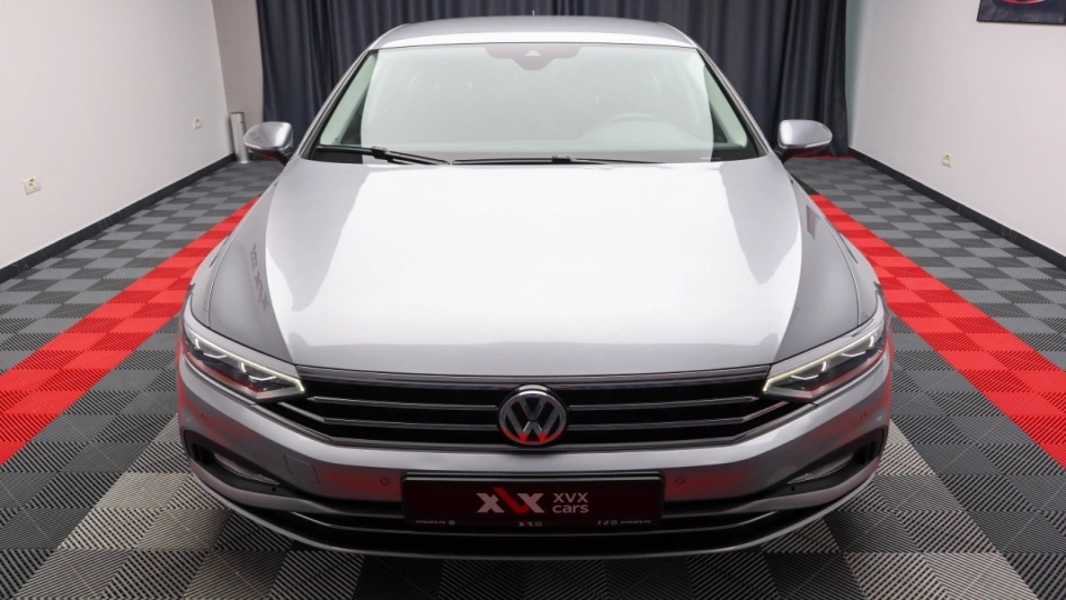 VW Passat Facelift 2.0 TDI DSG IQ Light Parktronic ACC VirtualCockpit  - imaginea 2