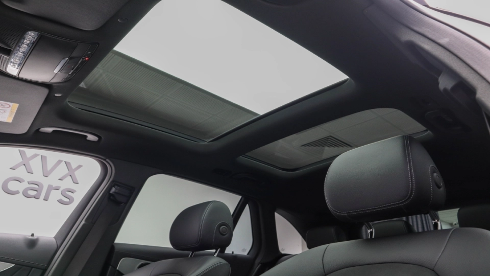 Mercedes GLC AMG 300e Panoramic MultiBeamLED Carbon PachAsistentaFull - imaginea 24